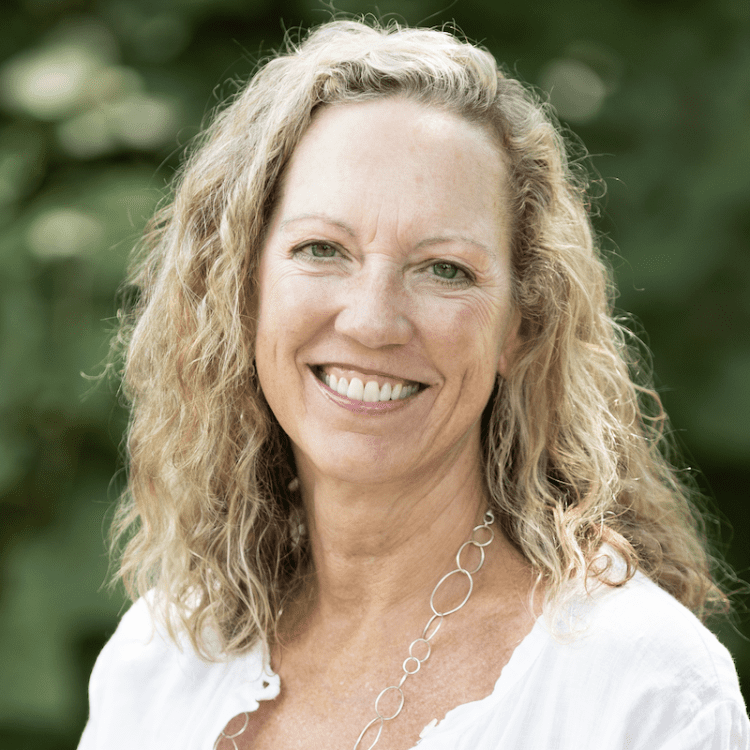 Roseann Vidal Headshot